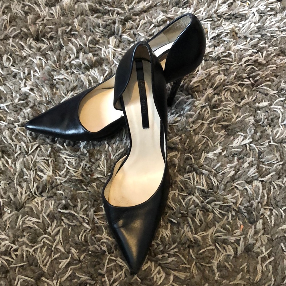 Everyday casual black pumps